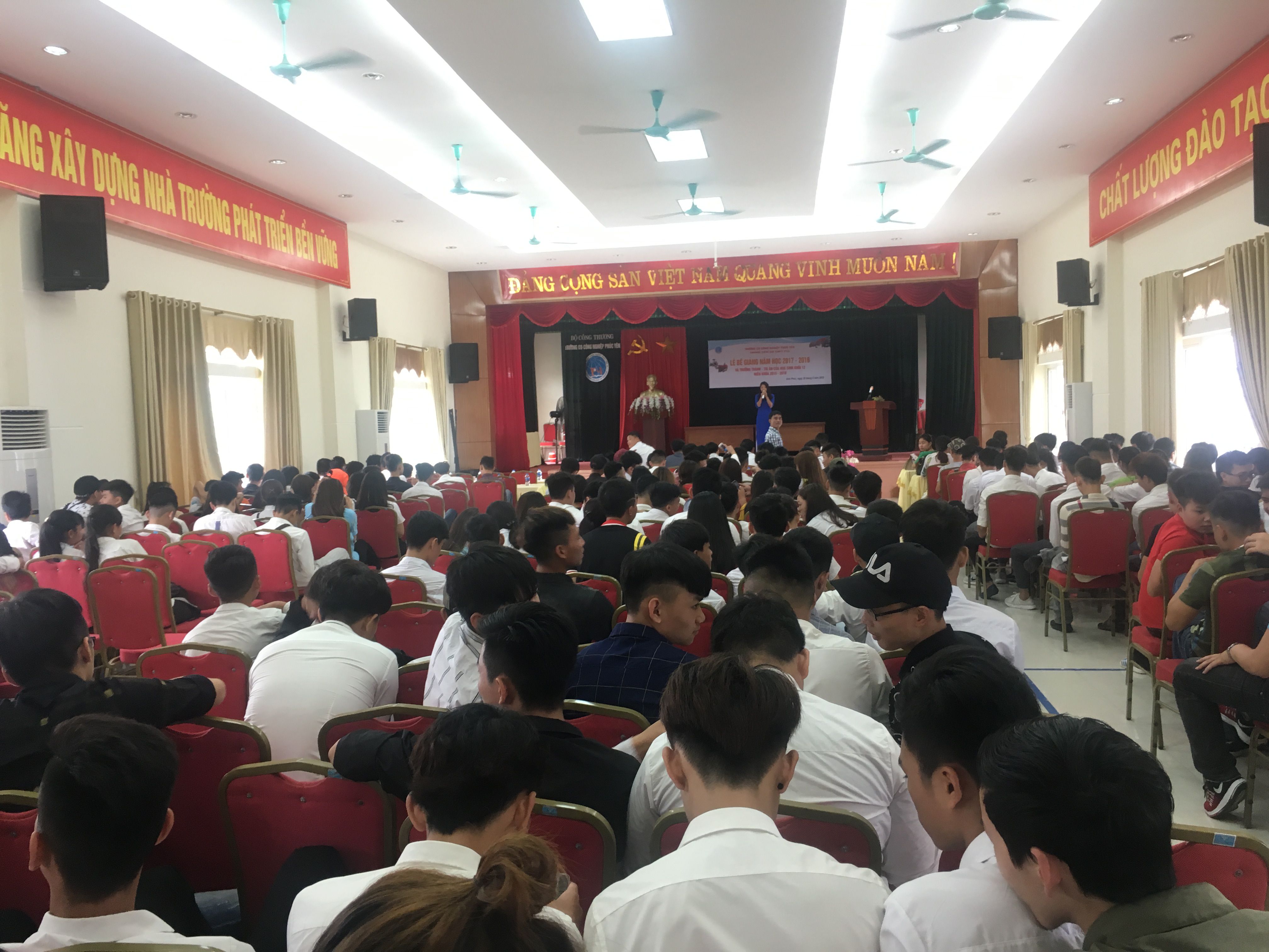 Lễ Bế giảng năm học 2017 - 2018 hệ Trung học phổ thông