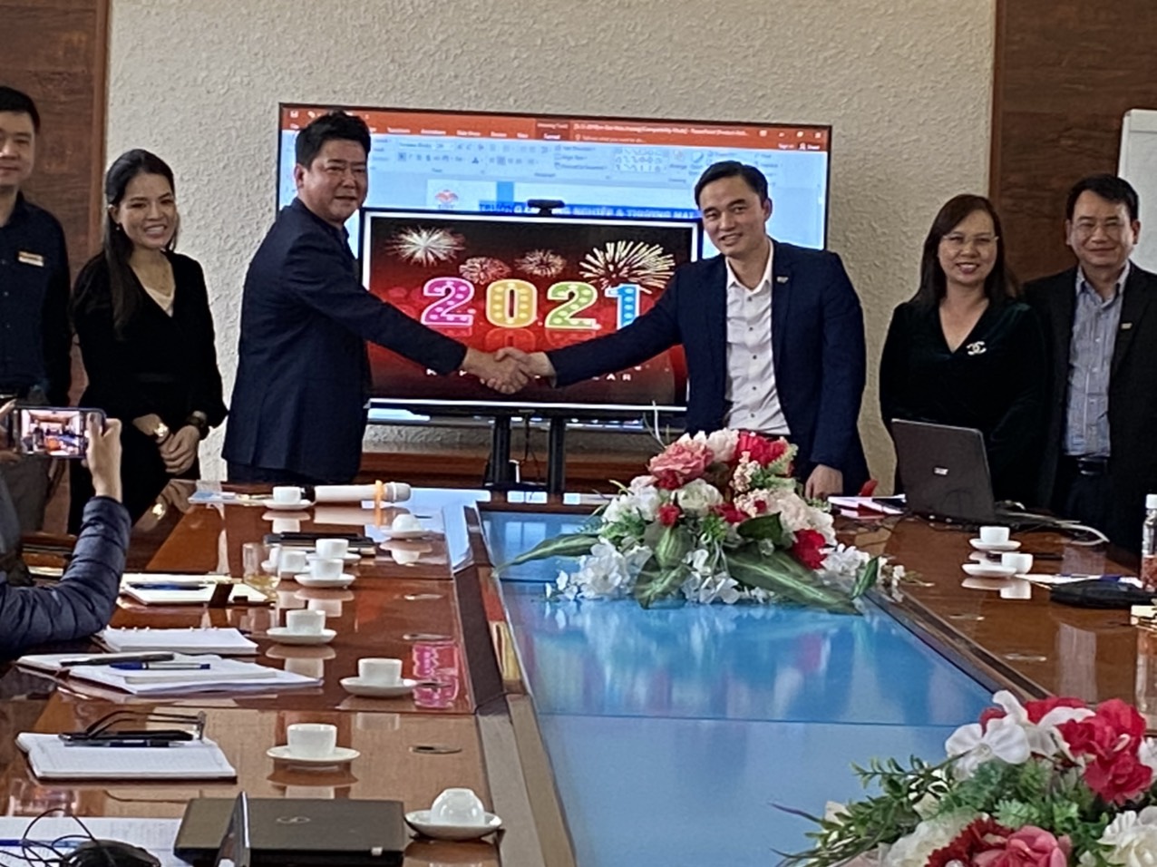 Công ty cổ phần hợp tác lao động và thương mại LABCO.,JSC trao tặng thiết bị thiết lập phòng họp online cho trường Cao đẳng Công nghiệp và Thương mại.