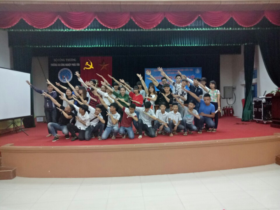 Tuyên dương “Sinh viên 5 tốt” và “Học sinh 3 rèn luyện”